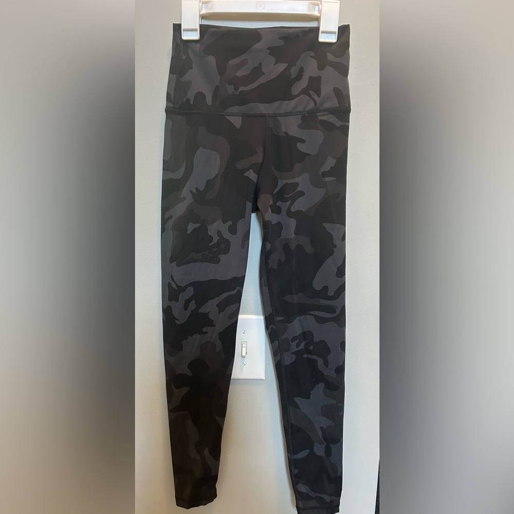 Knock-off Lululemon Align black gray camo Leggings - Size 4 - high waisted - 25”